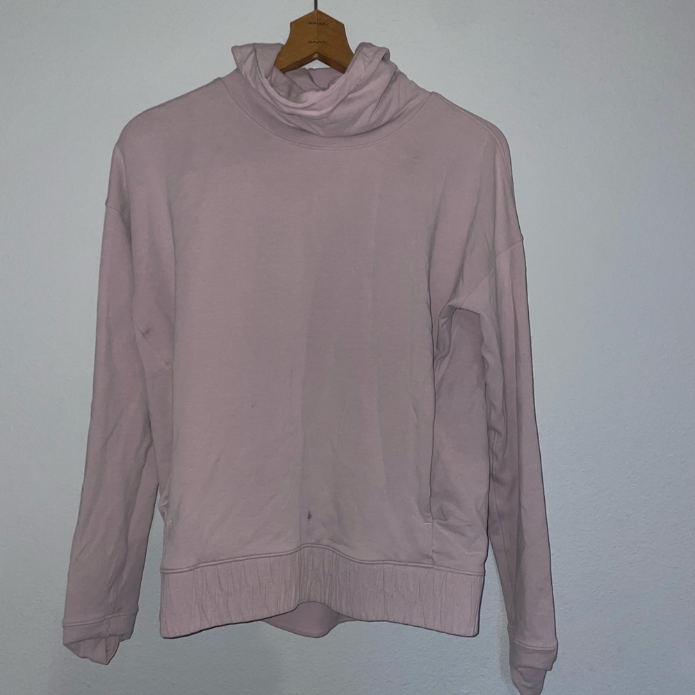 Super cute lululemon athletic pull-over! Size 4